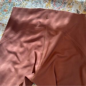 Lululemon Women’s Legging InStill High-Rise Tight 25” 
Size:10 Chocolate Brown